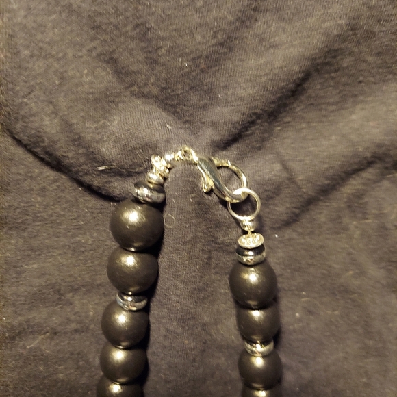 Elegant Silver and Black Beaded Necklace - Picture 4 of 4